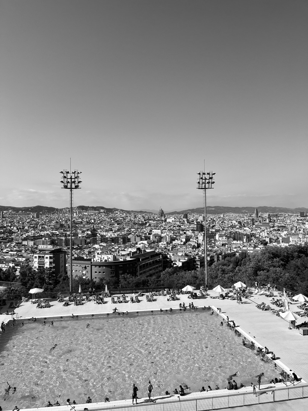 Una piscina con una vista // A pool with a&nbsp;view