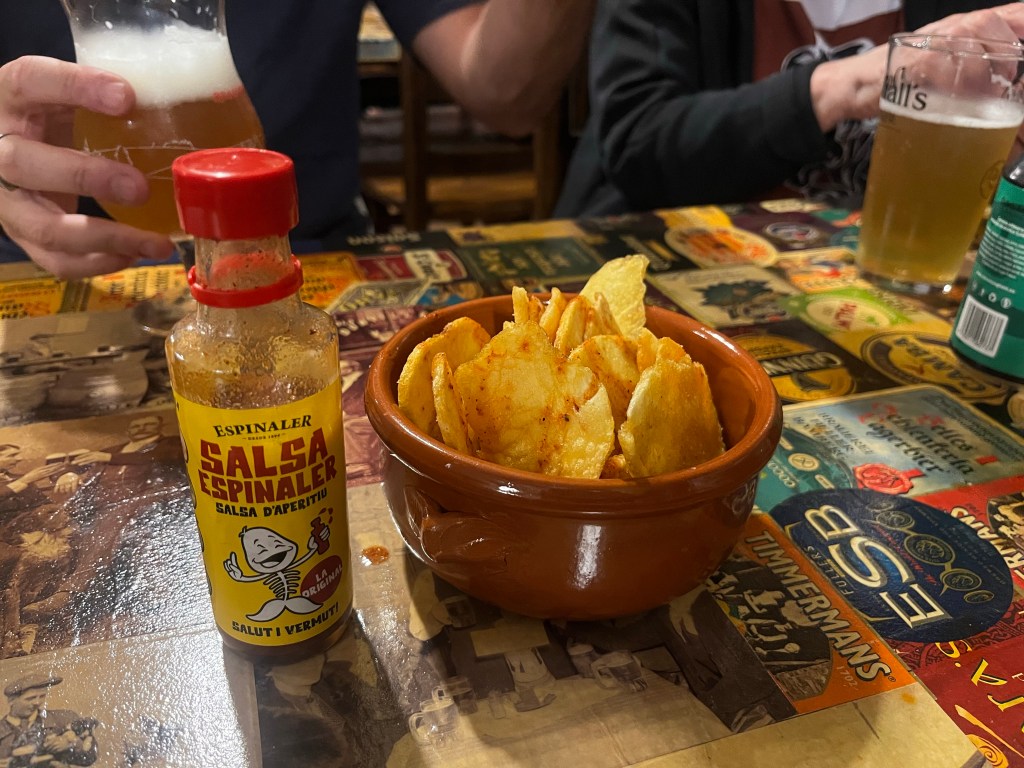 Platos Catalanes: Xips amb salsa // Catalan Dishes: chips with&nbsp;sauce